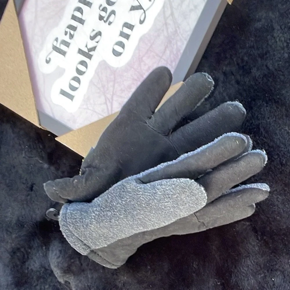 NWOT Heat Saver Gray and Black Fleece Gloves Lined Small Boys 5